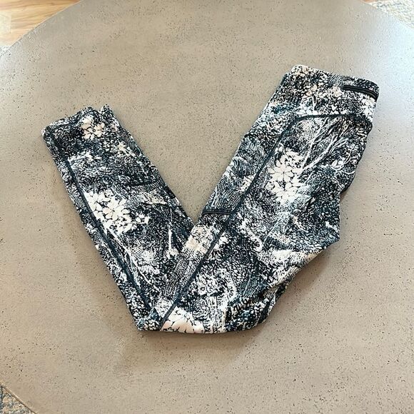 Lululemon navy blue print leggings 4 - Picture 1 of 6